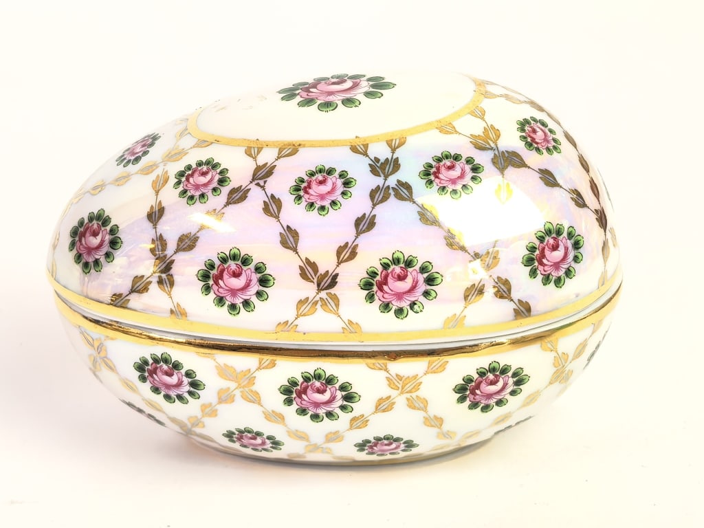 Vintage Lustreware Egg-Form Porcelain Trinket Box: Vintage Lustreware Egg-Form Porcelain Trinket Box, 4in by 2.5in
