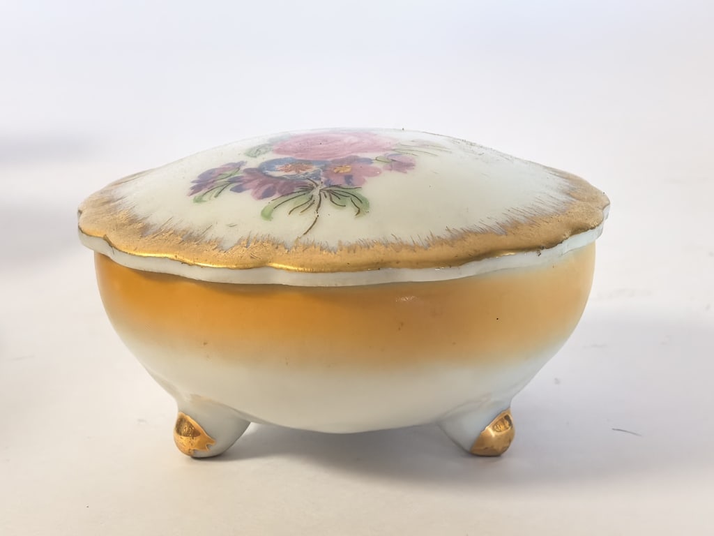 Lefton Hand-Painted Footed Porcelain Powder Box: Lefton Hand-Painted Footed Porcelain Powder Box, 2.75in by 1 5/8in