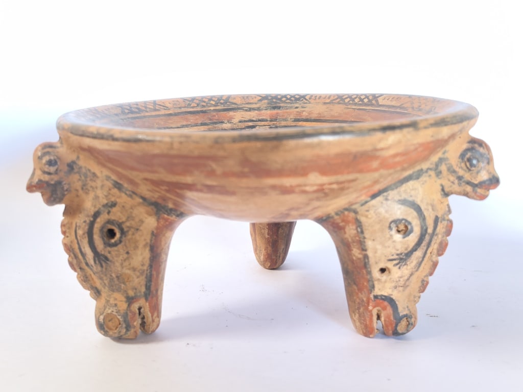 Pre-Columbian Style Zoomorphic Tripod Terracotta B: Pre-Columbian Style Zoomorphic Tripod Terracotta Bowl, 7.5in by 4in