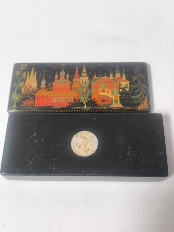 Signed Kholuy Russian Lacquer Box "Uglich" - 8