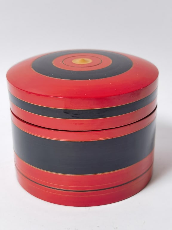 Art Deco Style Lacquer Trinket Box: Art Deco Style Lacquer Trinket Box, 5in by 4in