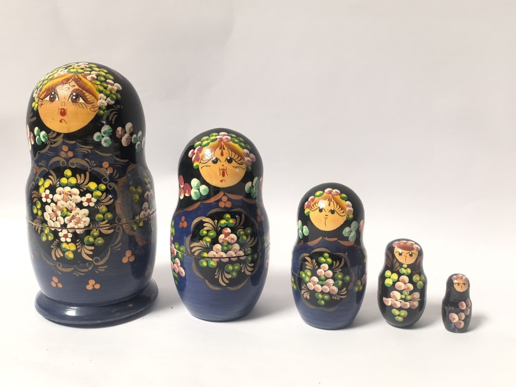 Vintage Russian 5-Piece Matryoshka Nesting Dolls (1 of 4)
