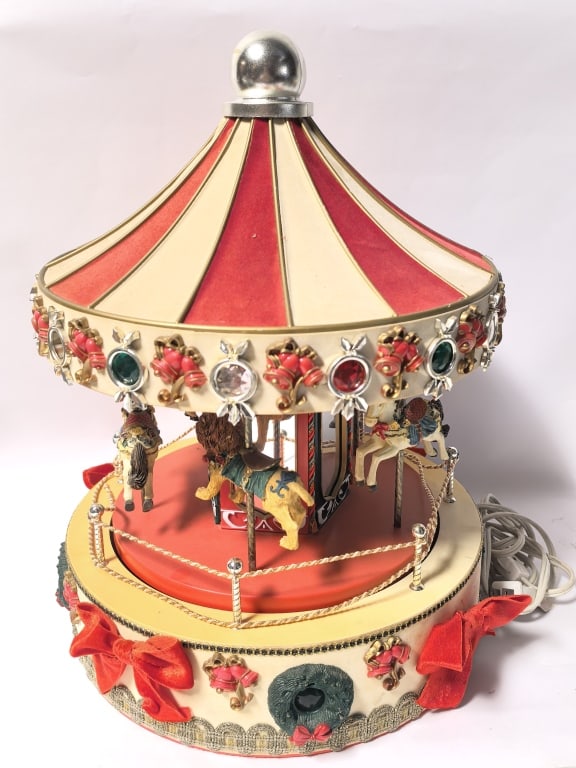 Vintage Animated Christmas Carousel: Vintage Animated Christmas Carousel, 17.5in by 12.5in
