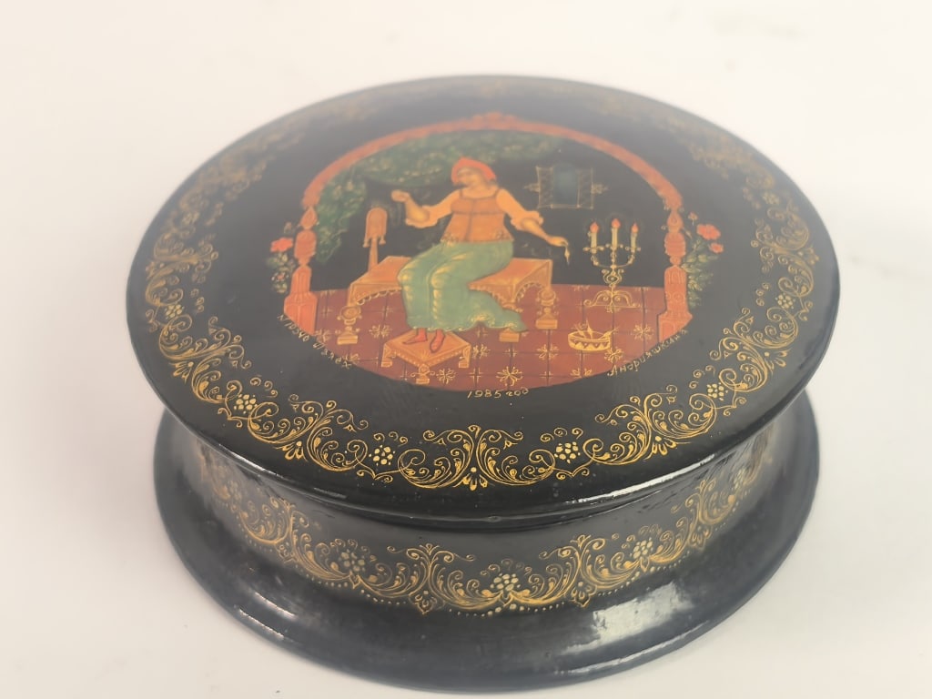 Signed Russian Lacquer Circular Box "The Spinner" - 2