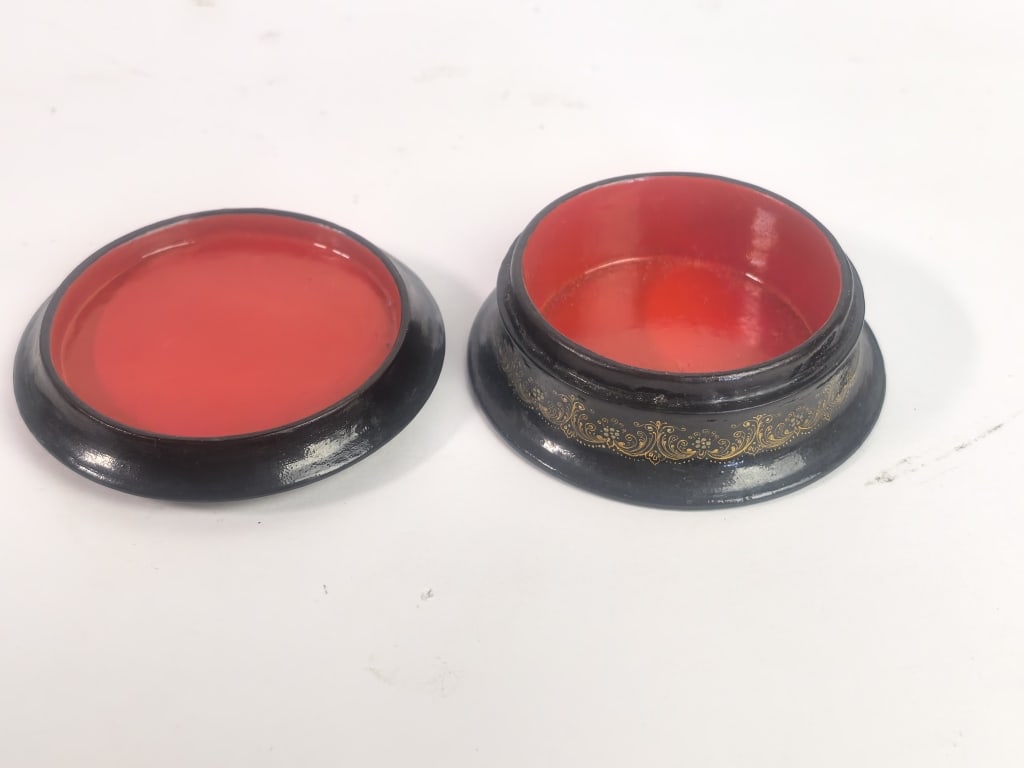 Signed Russian Lacquer Circular Box "The Spinner" - 6