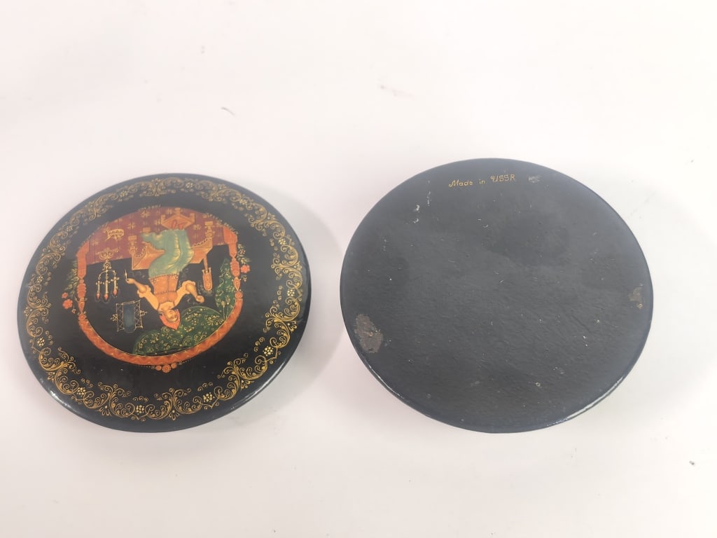 Signed Russian Lacquer Circular Box "The Spinner" - 7