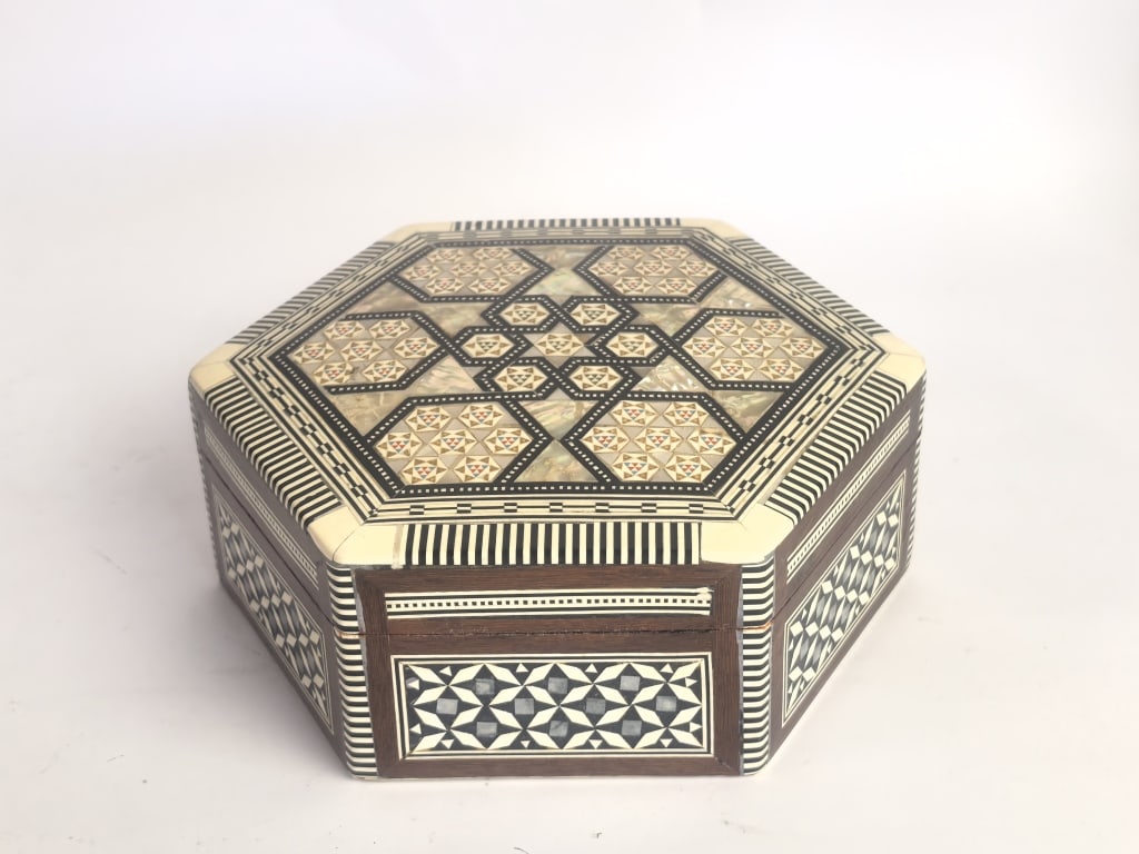 Vintage Moorish Style Marquetry Inlaid Hexagonal: Vintage Moorish Style Marquetry Inlaid Hexagonal Box, 6.75in by 2.75in