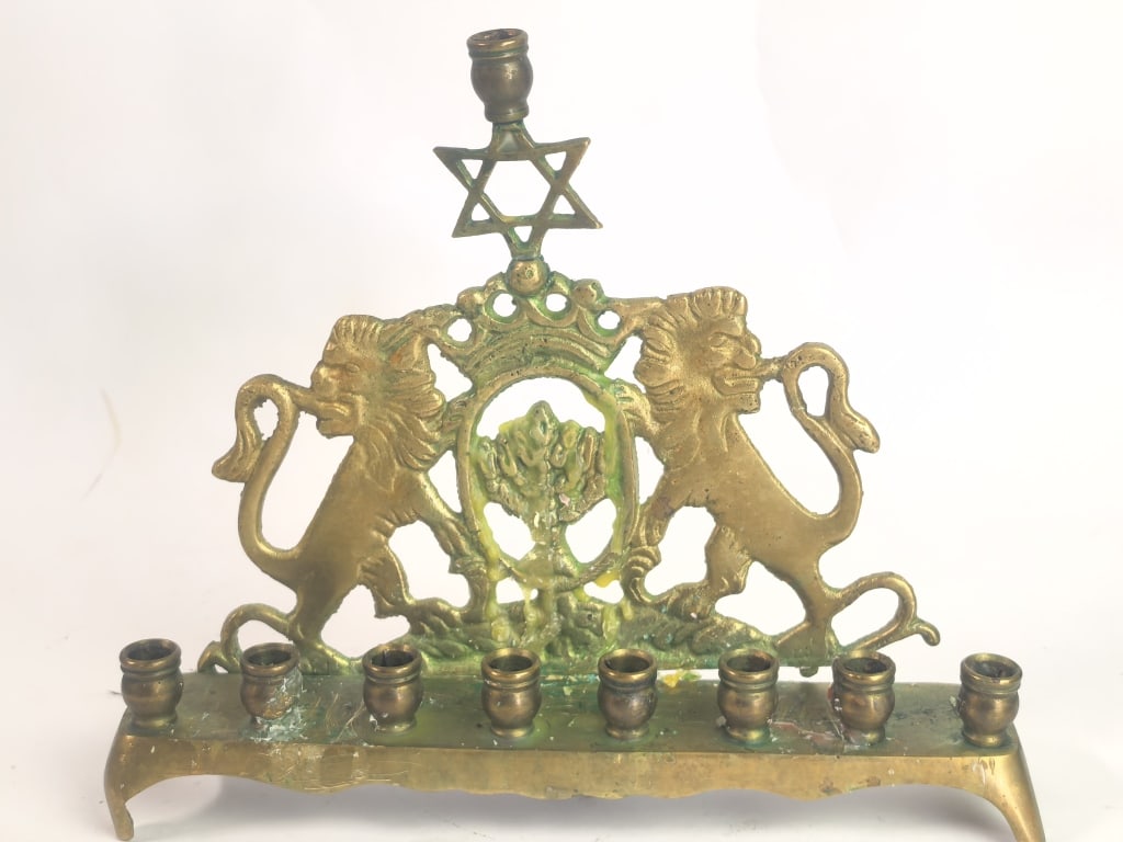 Vintage Cast Brass Hanukkah Menorah with Lions of: Vintage Cast Brass Hanukkah Menorah with Lions of Judah, 8.5in by 7.25in by 1.75in
