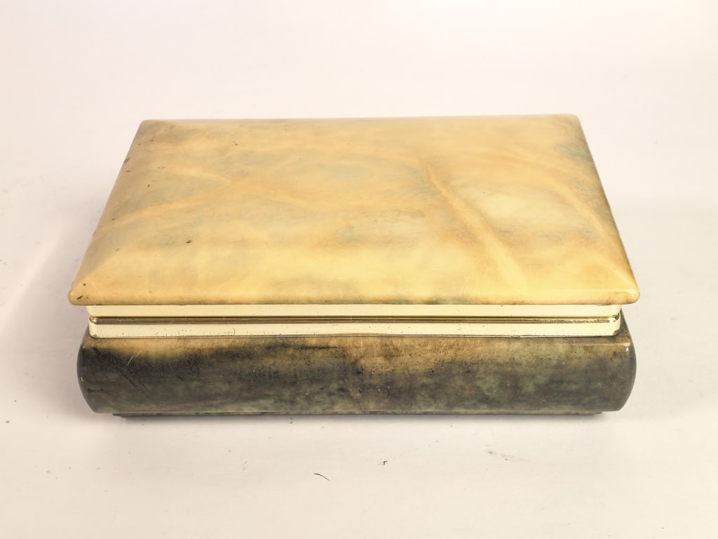 Vintage Italian Carved Alabaster Hinged Trinket Bo: Vintage Italian Carved Alabaster Hinged Trinket Box, 5in by 3.75in by 2in