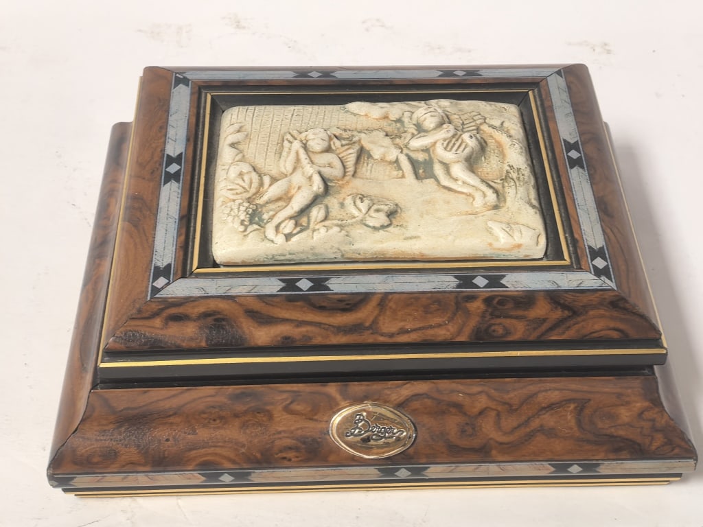 Berger Italy Jewelry Box with Cherub Plaque (1 of 7)