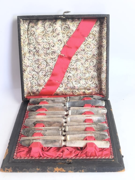 Victorian Cased Set Silver-Plated Fruit Knives (1 of 9)