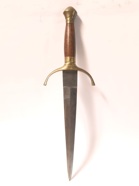 Vintage Medieval-Style Quillon Daggaer (1 of 3)