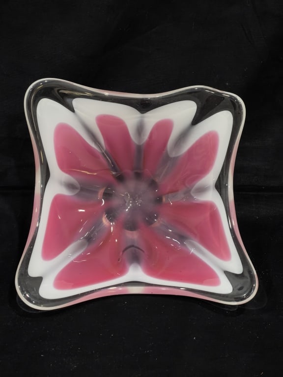 Mid-Century Murano "Sommerso" Starburst Art Glass: Mid-Century Murano "Sommerso" Starburst Art Glass Vide-Poche, 8.75in by 3.5in