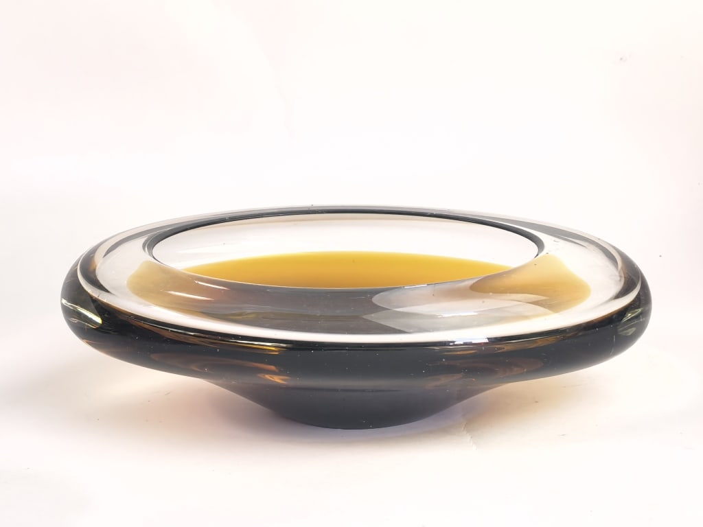 Mid-Century Murano Italy Sommerso Glass Low Bowl: Mid-Century Murano Italy Sommerso Glass Low Bowl, 8.5in by 5.75in by 2.5in