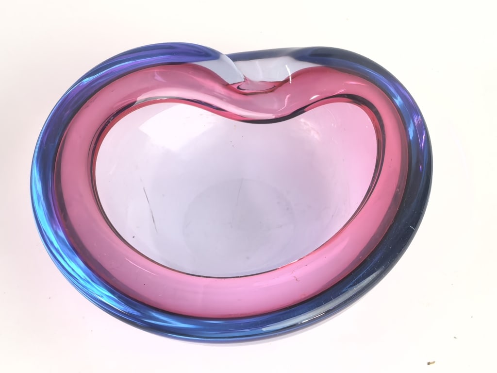 Mid-Century Murano Italy Sommerso Glass Catchall B: Mid-Century Murano Italy Sommerso Glass Catchall Bowl, 6.25in by 5.25in by 2.25in