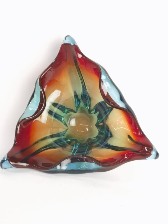 Vintage Murano Italy Blue Overcast Red Art Glass B: Vintage Murano Italy Blue Overcast Red Art Glass Bowl, 7in