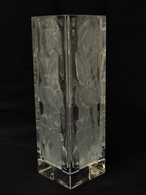 Hoya Japan Frosted Crystal Elysian Vase: Hoya Japan Frosted Crystal Elysian Vase, 8.5in