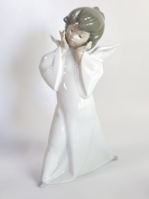 Lladro Spain Porcelain "Mime Angel" Figurine: Lladro Spain Porcelain "Mime Angel" Figurine, 9in