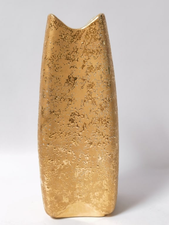 Vintage Le Mieux 22K Gold Ceramic Pillow Vase: Vintage Le Mieux 22K Gold Ceramic Pillow Vase, 11.5in by 3in