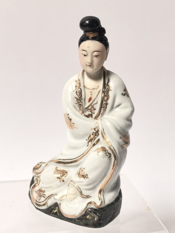 19-20th C. Chinese Porcelain Gilt Famille Rose Gua: 19-20th C. Chinese Porcelain Gilt Famille Rose Guanyin, 5.25in by 2.5in