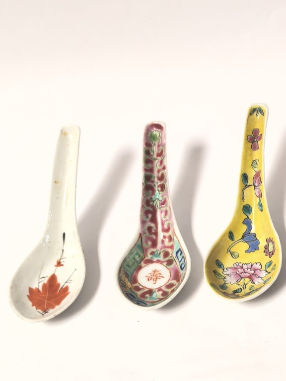 (3) Late Qing Chinese Porcelain Famille Rose Spoon: (3) Late Qing Chinese Porcelain Famille Rose Spoons, 5.5in by 2in