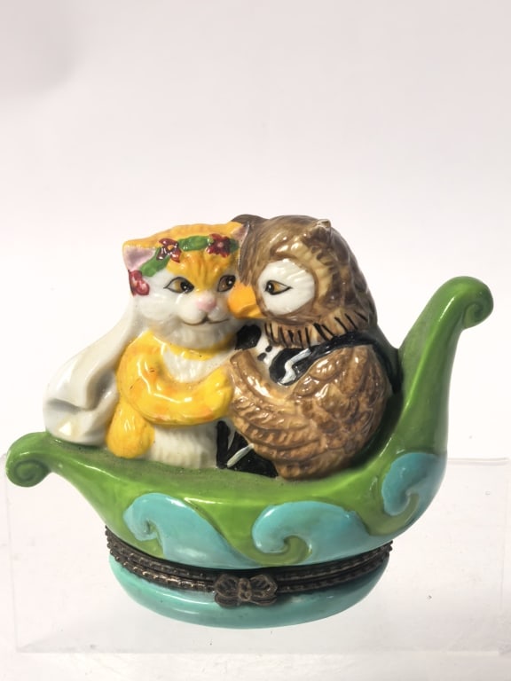 Vintage "Owl and the Pussycat" Figural Trinket Box: Vintage "Owl and the Pussycat" Figural Trinket Box, 3in by 3.25in by 1.75in