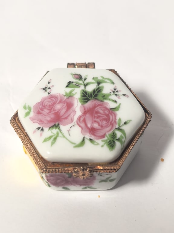 Vintage Floral Hexagonal Porcelain Trinket Box: Vintage Floral Hexagonal Porcelain Trinket Box, 1.5in by 1in