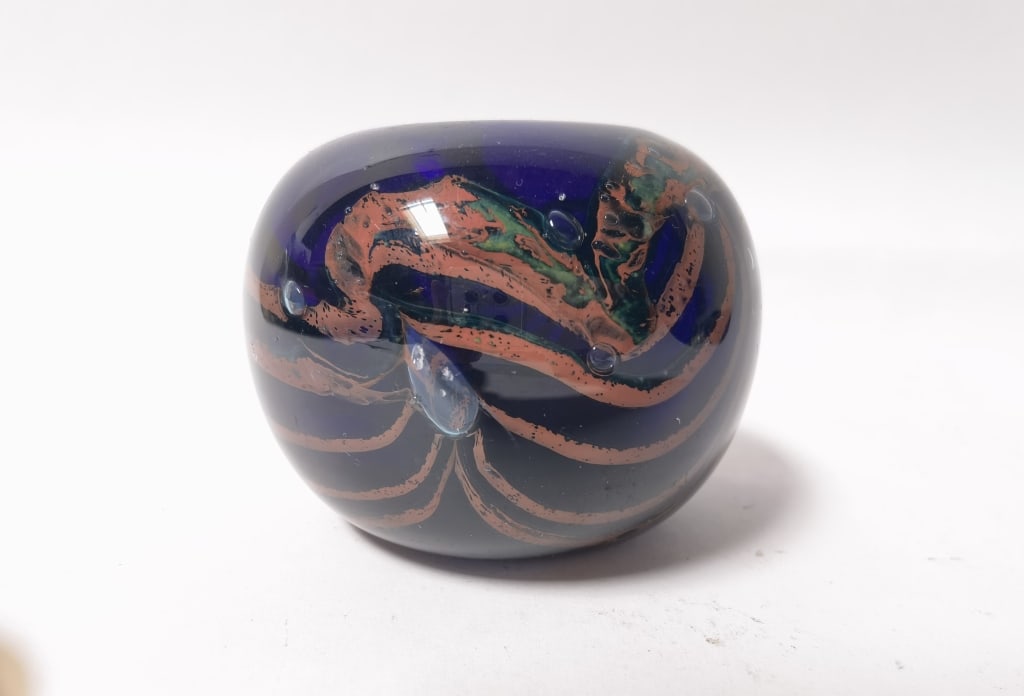 2022 Signed Nikolas Pulled Pattern Art Glass Vase - 2