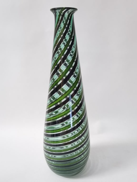 2006 Signed Higan? Green and Black Stripe Swirl Gl: 2006 Signed Higan? Green and Black Stripe Swirl Glass Vase, 14.5in