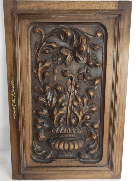 Antique French Oak Carved Floral Woodwork: Antique French Oak Carved Floral Woodwork, 28.75in by 18.75in