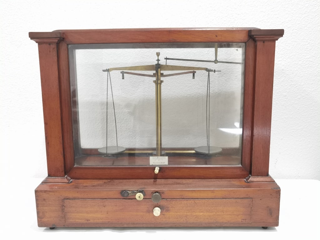 Antique Mahogany Cased Apothecary Balance Scale (1 of 7)