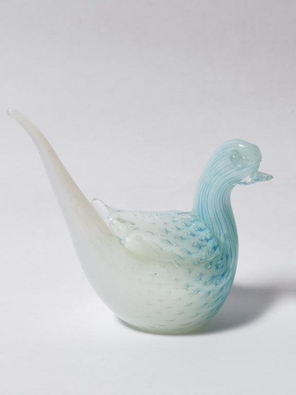 Vintage Murano Italy Sky Blue Controlled Bubble Ar: Vintage Murano Italy Sky Blue Controlled Bubble Art Glass Bird, 4.5in by 4in