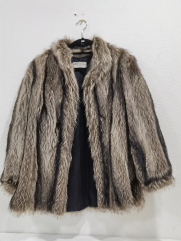Vintage Arista Furs Cropped Coat: Vintage Arista Furs Cropped Coat, 28in