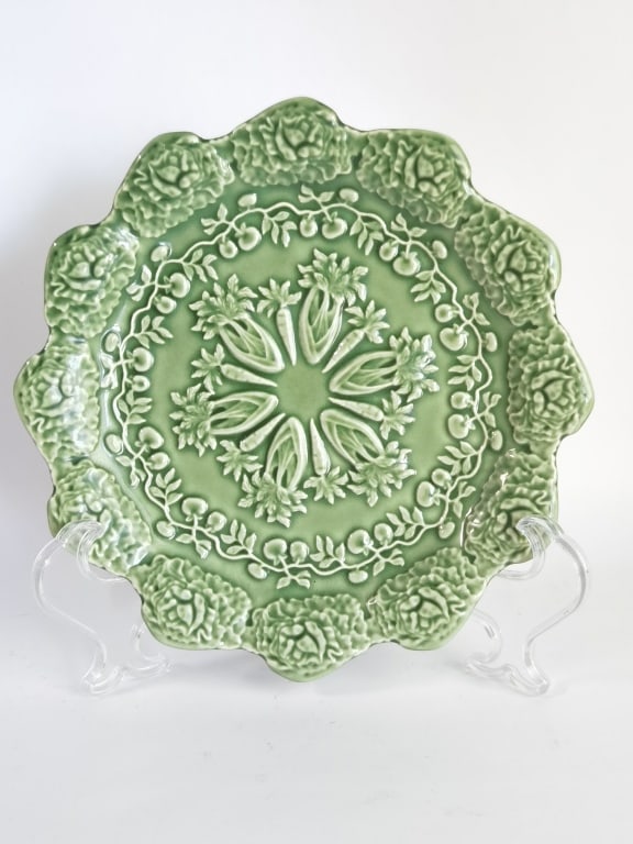 Bordallo Pinheiro Porcelain Rabbit Green Plate: Bordallo Pinheiro Porcelain Rabbit Green Plate, 8in