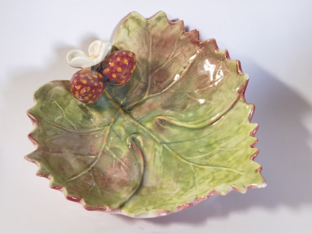 Antique French Majolica Strawberry Leaf Dish (1 of 4)