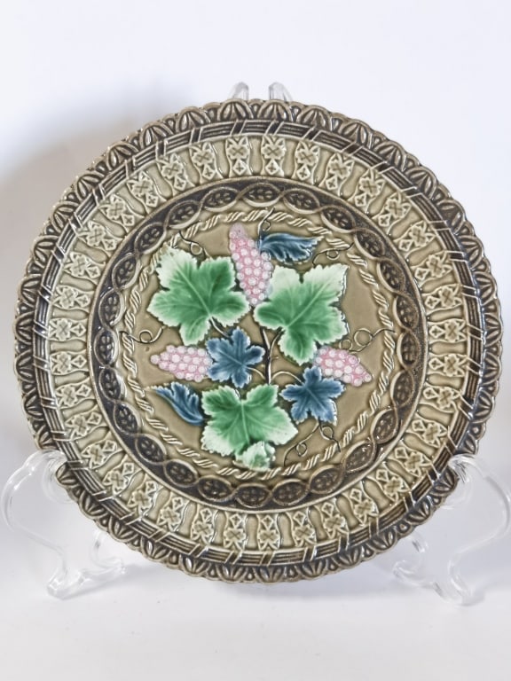 Antique French Majolica Grapevine Plate (1 of 5)