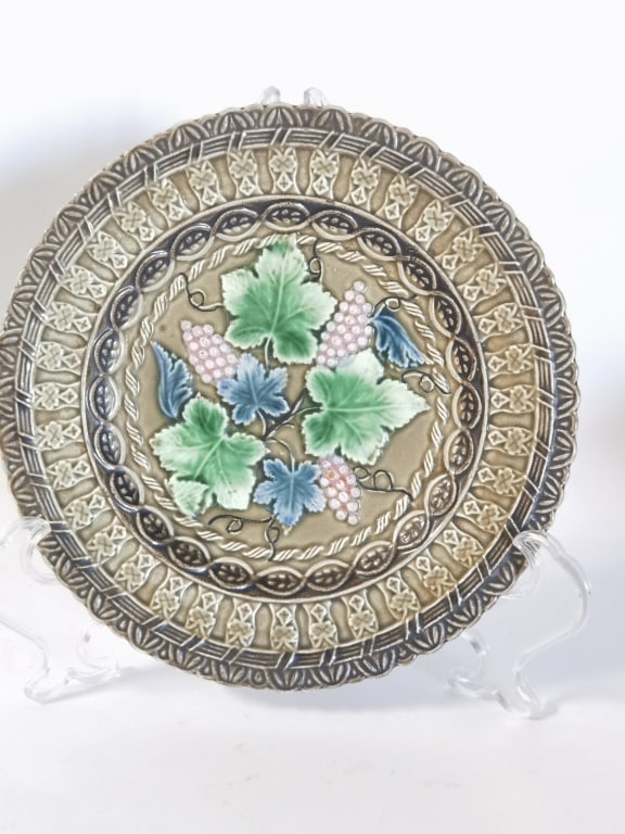 Antique French Majolica Grapevine Plate (1 of 4)