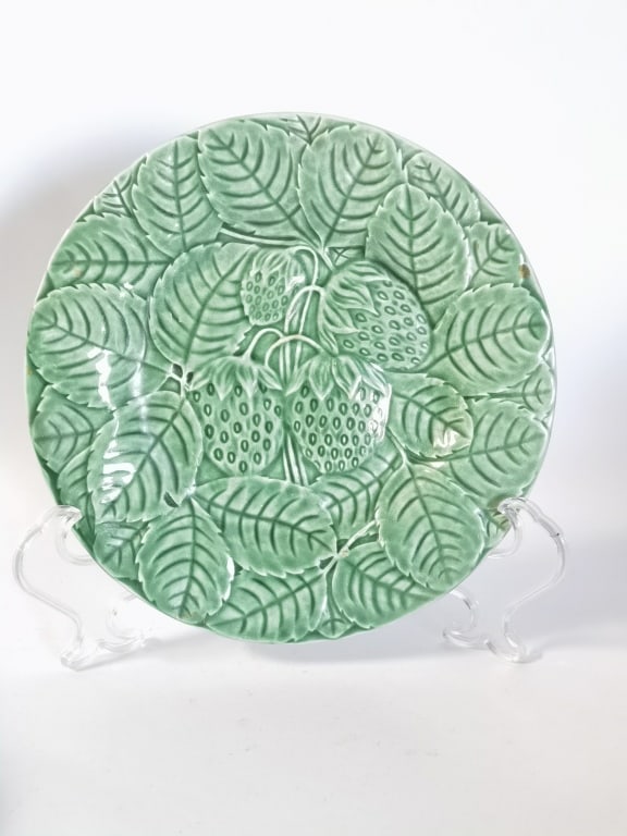 Bordallo Pinheiro Porcelain Green Strawberry Plate: Bordallo Pinheiro Porcelain Green Strawberry Plate, 7.75in
