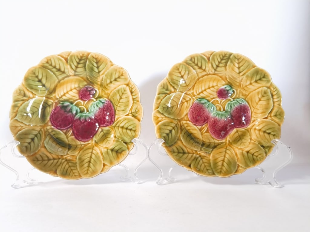 (2) Antique Sarreguemines French Majolica Strawber: (2) Antique Sarreguemines French Majolica Strawberry Plates, 7.5in