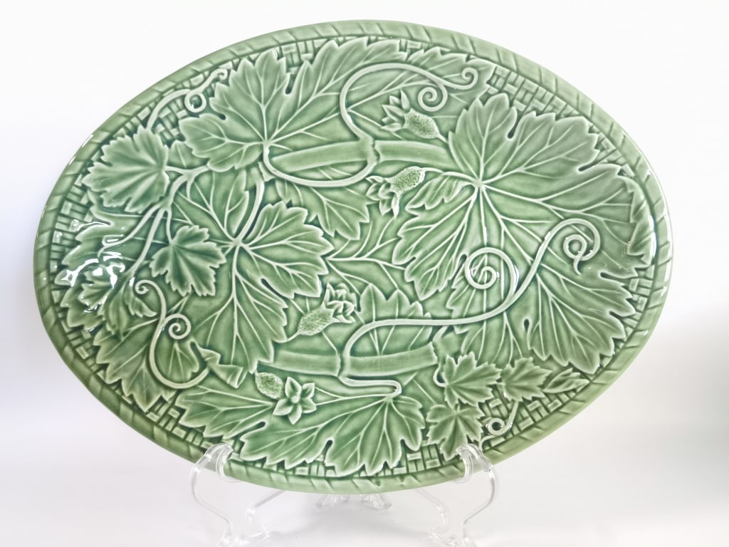 Bordallo Pinheiro Porcelain Green Vines Oval Platr (1 of 5)
