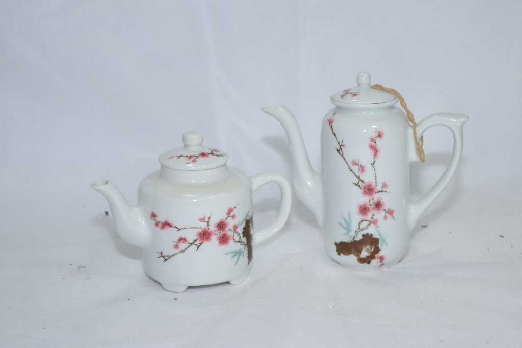 Two Chinese Famille Rose Teapots (1 of 3)