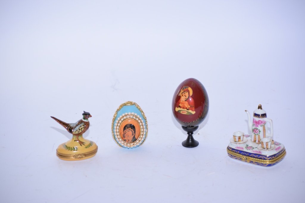 Vintage Limoges Trinket Boxes and Two Wood Eggs: Vintage Limoges trinket boxes and two wood egg. Size varies. Age wear.