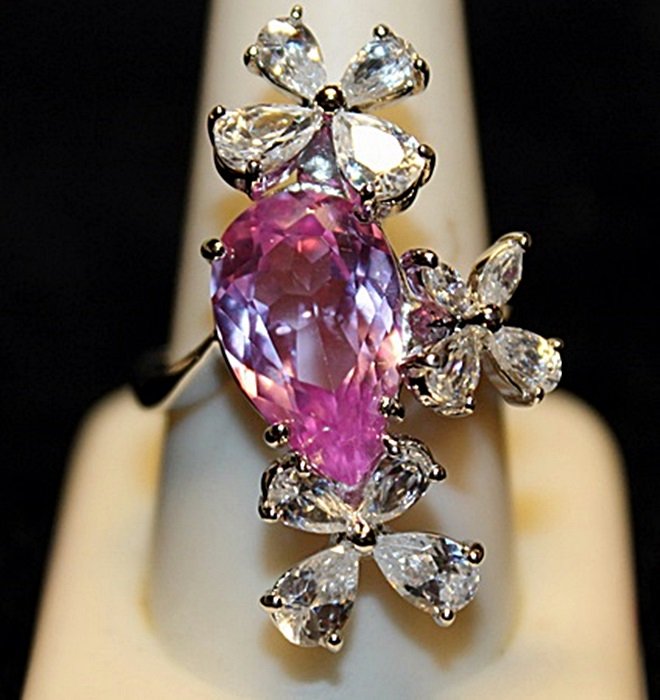 Gorgeous Pink Lab Sapphires & White Topaz SS Ring.: Gorgeous Pink Lab Sapphires & White Topaz SS Ring. (546L) Gemstones twt approx. 20cts. Sterling Silver.