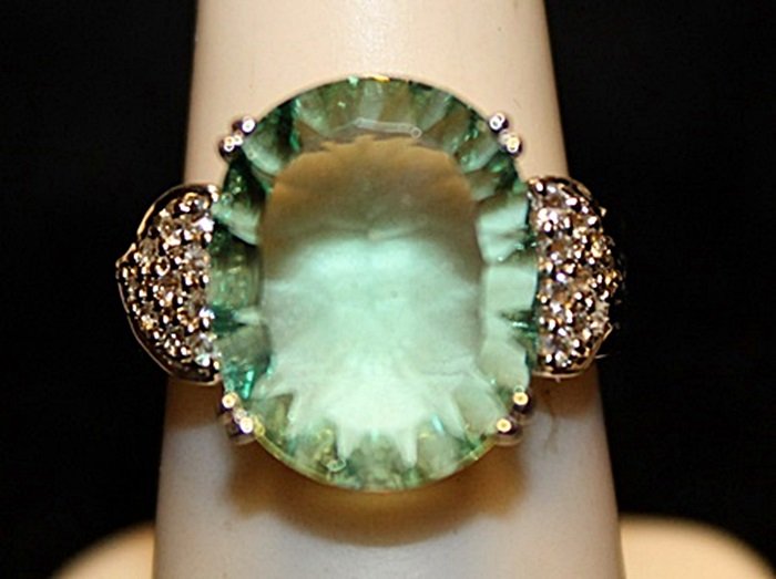 Fancy Green Lab Alexandrite SS Ring. (544L): Fancy Green Lab Alexandrite SS Ring. (544L) Gemstone twt approx. 10cts. Sterling Silver.