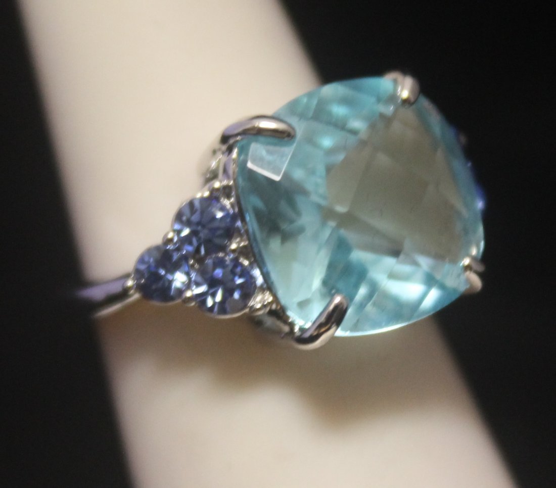 Stunning Royal Blue Topaz Silver Ring: Stunning Royal Blue Topaz Silver Ring; twt approx. 12cts, size approx. 4.