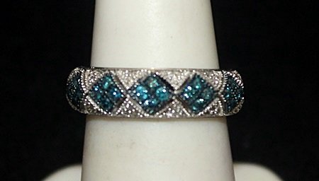 Gorgeous Silver Ring with Blue Topaz & Diamonds (145I): Gorgeous Silver Ring with Blue Topaz & Diamonds (145I) twt approx. 2cts VS1 color G.