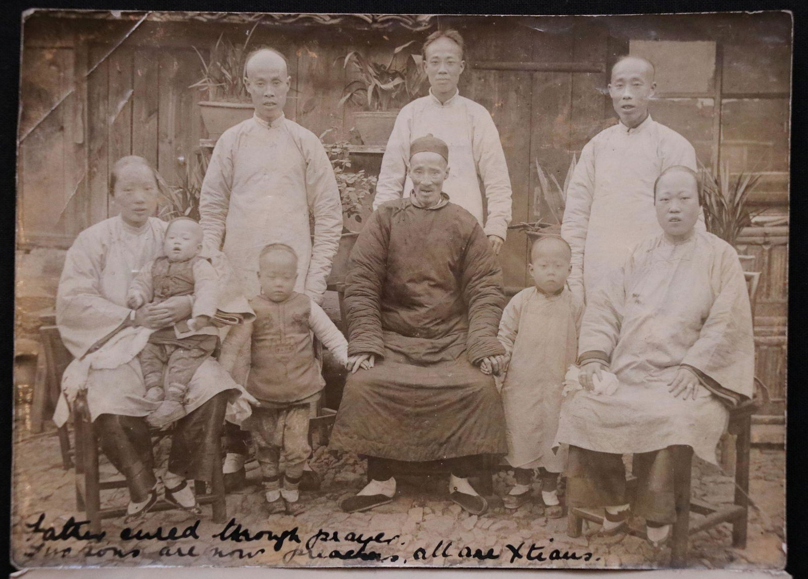 [China]  Lot of Antique Photos (1 of 7)