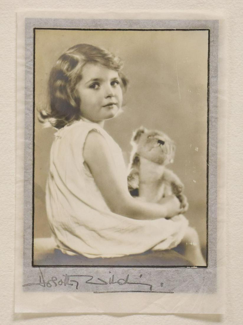 [Photography]  Dorothy Wilding, Signed Photo (1 of 3)
