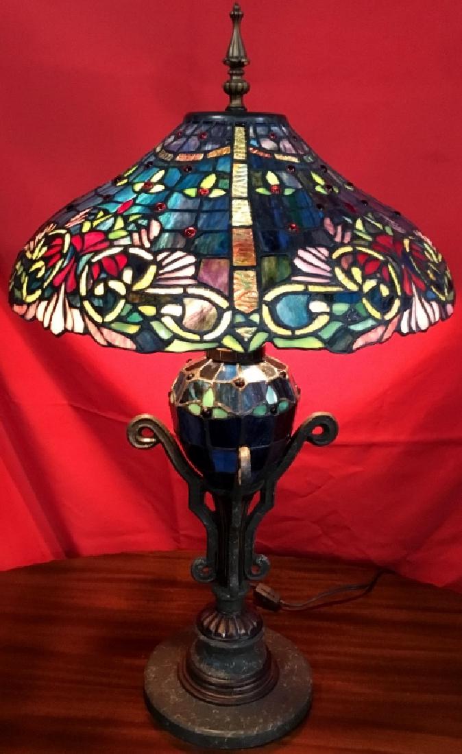 Beautiful Tiffany Style stained glass table lamp (1 of 5)