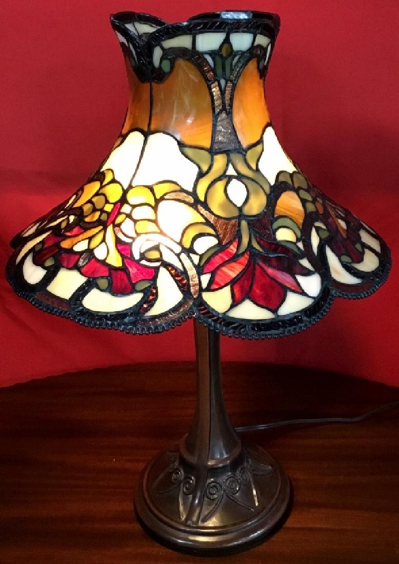 Gorgeous stain glass Tiffany style table lamp (1 of 4)